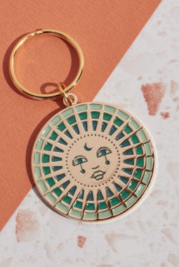 THE MOON ENAMEL KEYCHAIN THE MOON ENAMEL KEYCHAIN